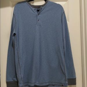 Men’s Eddie Bauer long sleeve crewneck. In great condition!